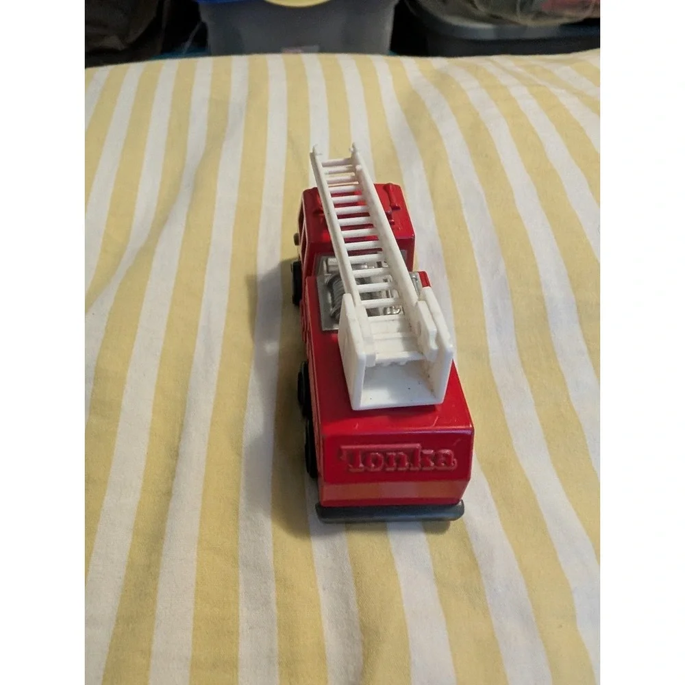 1992 Vintage Mini Tonka Metal and Plastic Fire Engine Ladder Truck Damaged